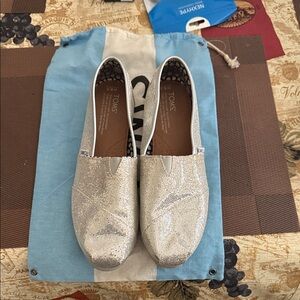 TOMS Women's Sparkling Silver Loafers